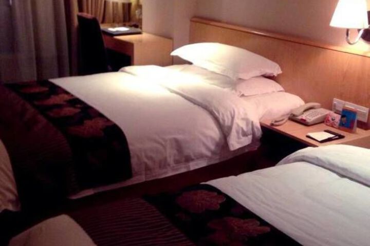 Room 104 of 166