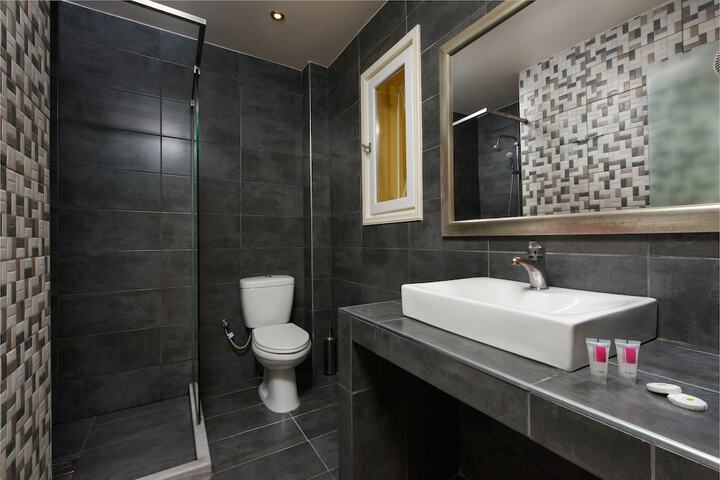 Room 10 of 65