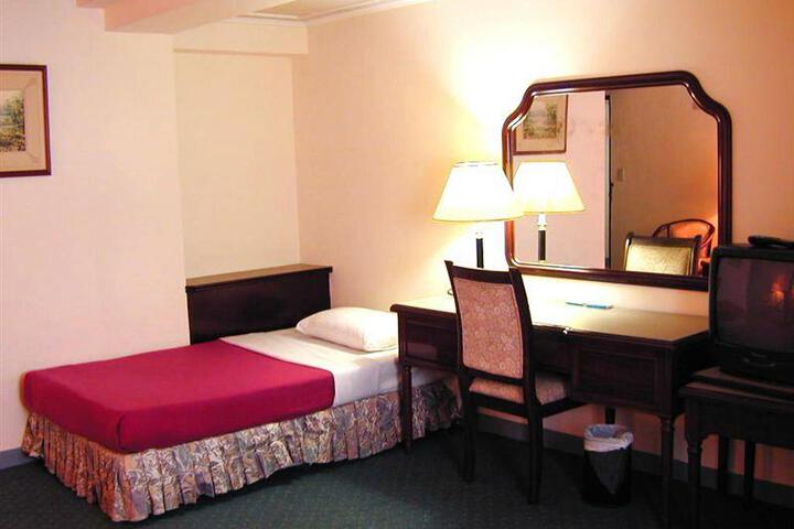 Room 3 of 5