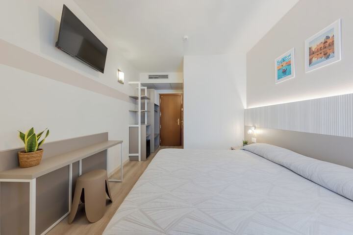 Room 32 of 61