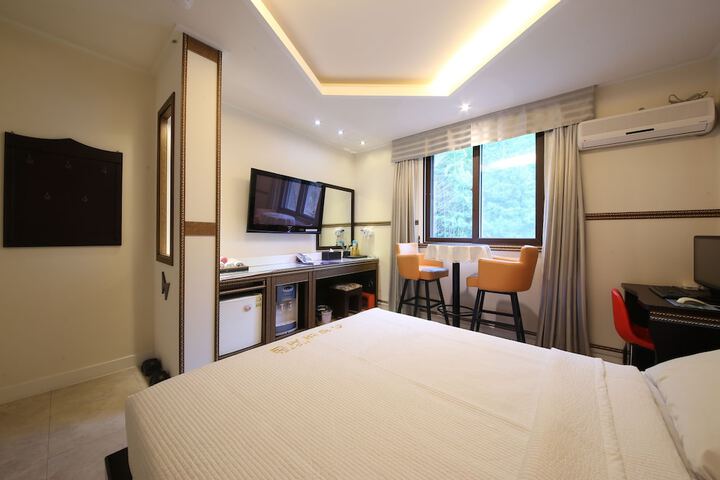 Room 16 of 54