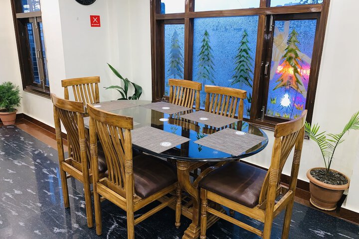 Dining 33 of 40