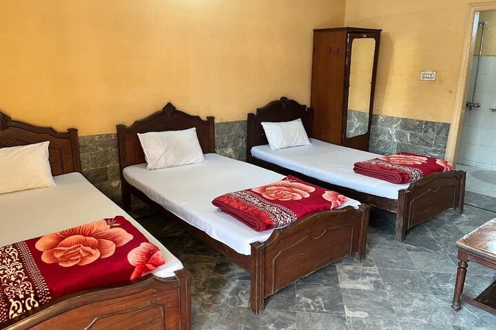 Room 5 of 17