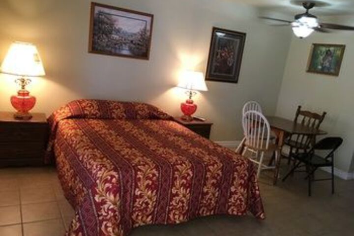 Room 6 of 13