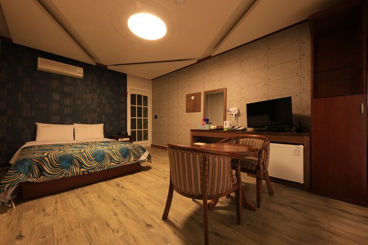 Room 18 of 22