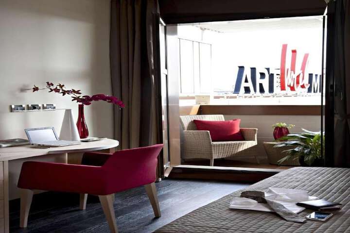 Room 16 of 72