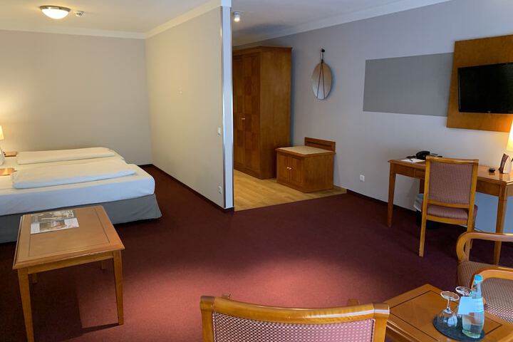 Room 27 of 79