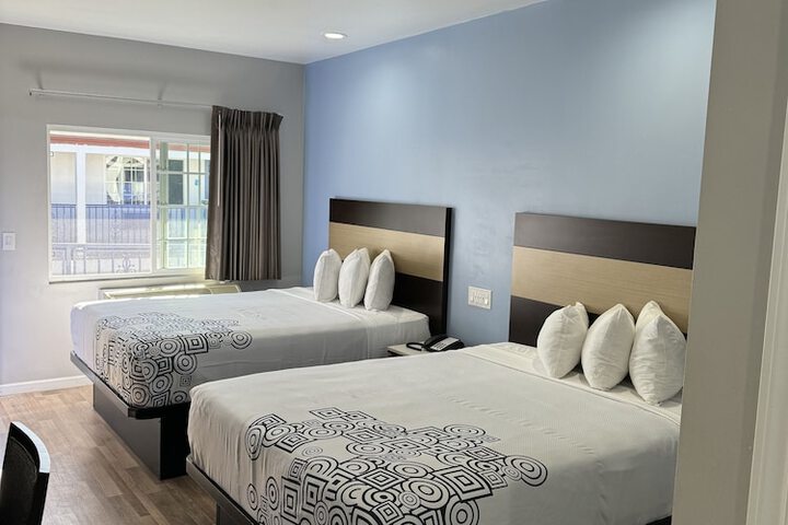 2 Queen Beds (8 of 8)