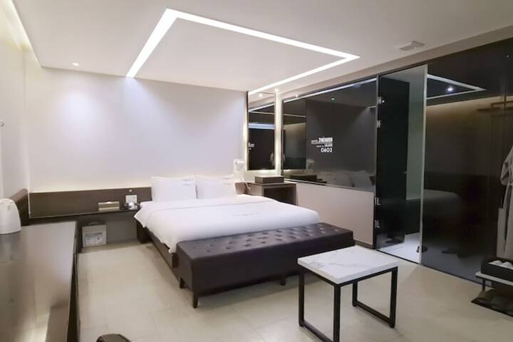 Room 46 of 89