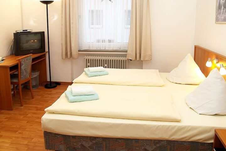 Room 8 of 42
