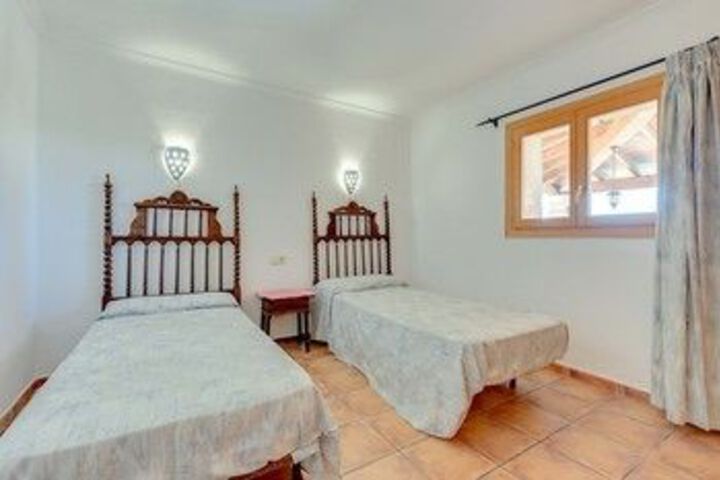 Room 8 of 27
