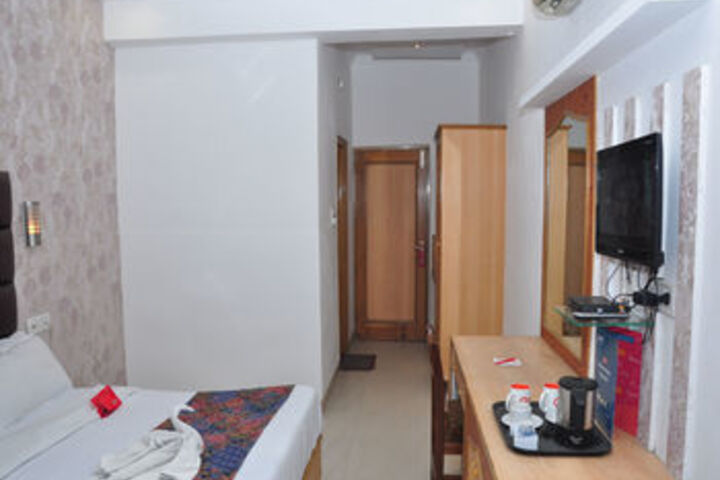 Room 8 of 28