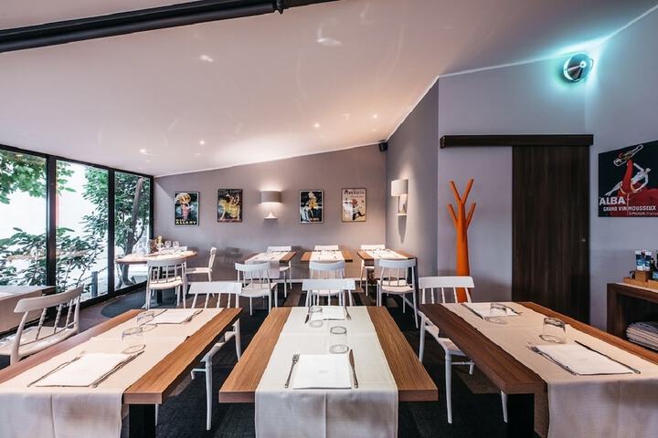 Dining 48 of 61