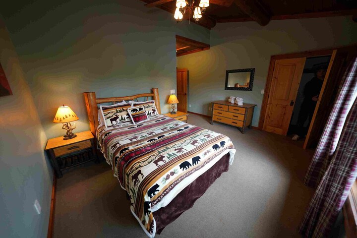 Room 37 of 241