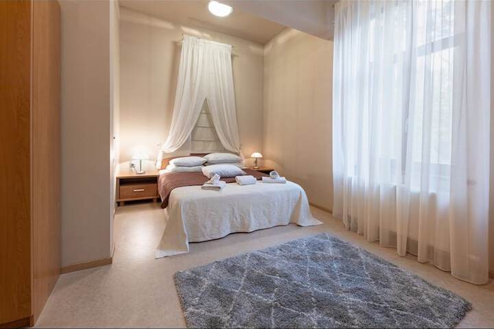 Room 10 of 40