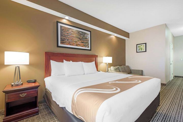 1 King Bed (12 of 20)