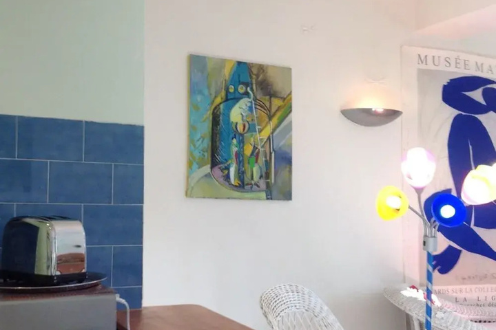 Room 10 of 24