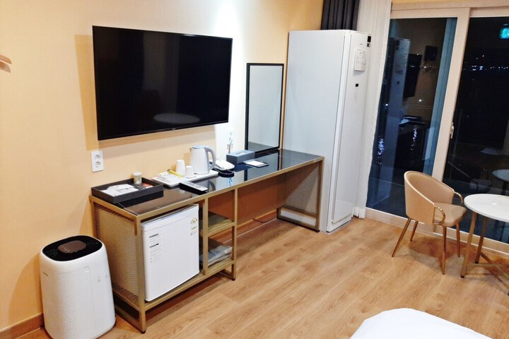 Room 11 of 34
