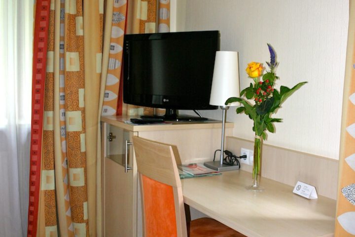 Room 10 of 40