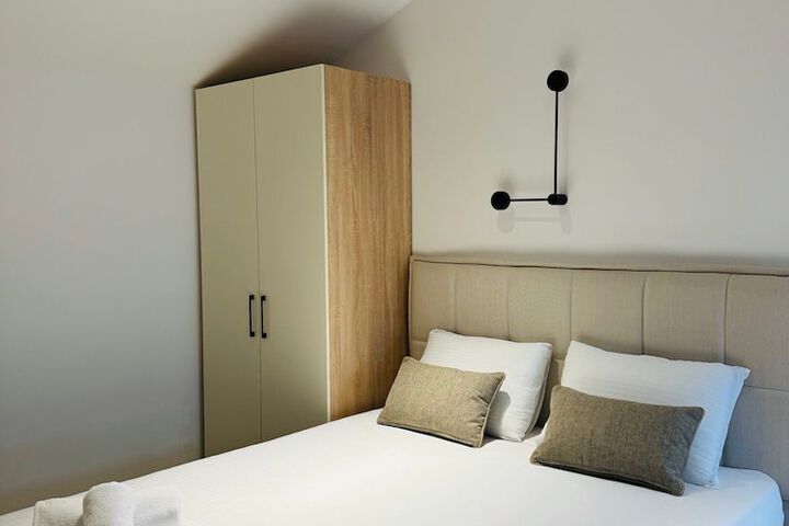 Room 12 of 52