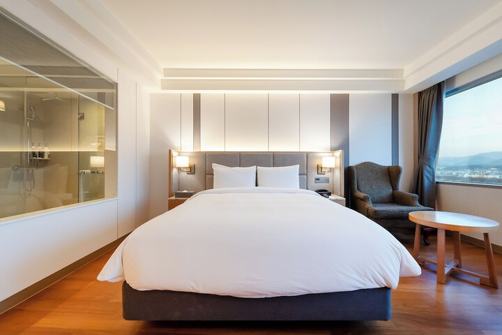 Room 11 of 81