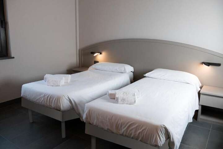 Room 10 of 33
