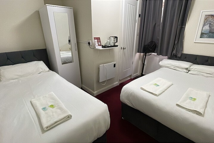 Room 13 of 32