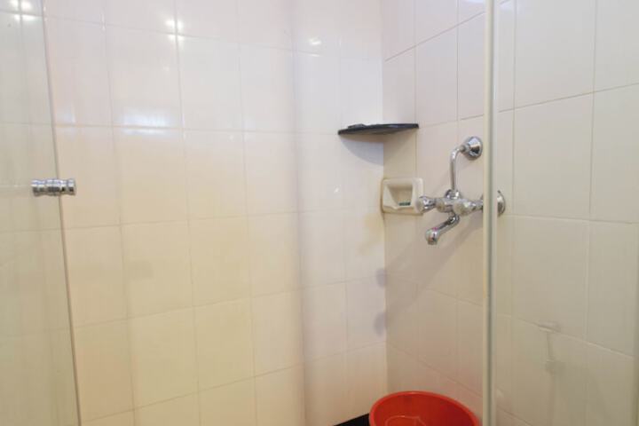 Room 8 of 12