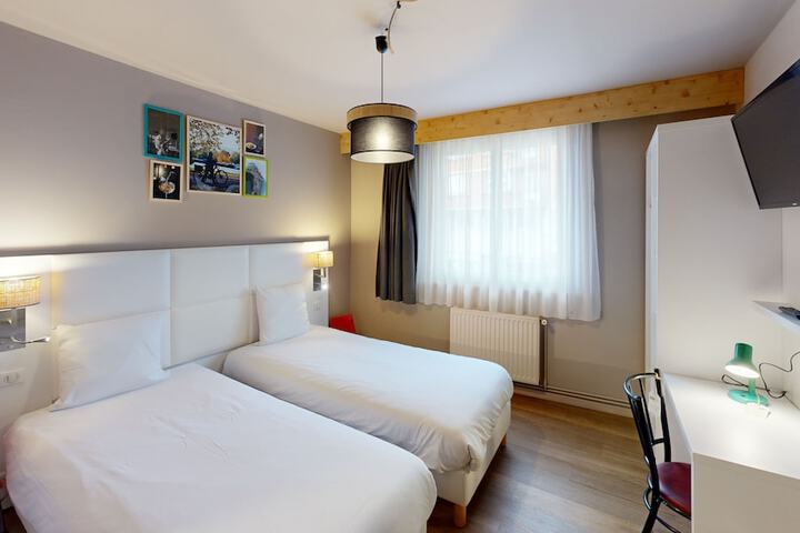 Room 5 of 65
