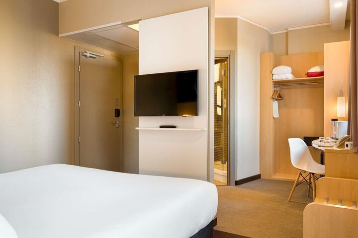Room 25 of 47