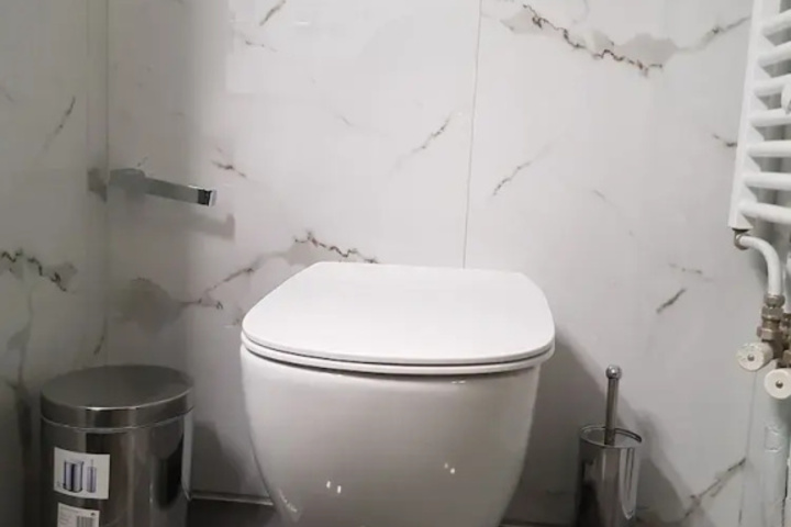 Room 7 of 19