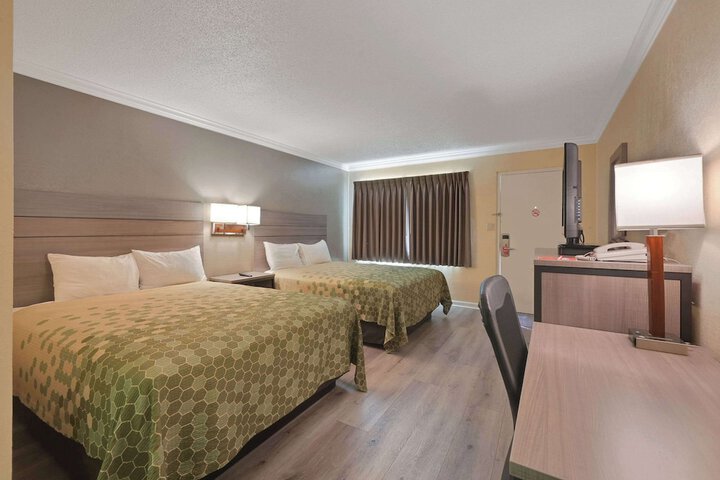 1 Queen Bed (1 of 24)