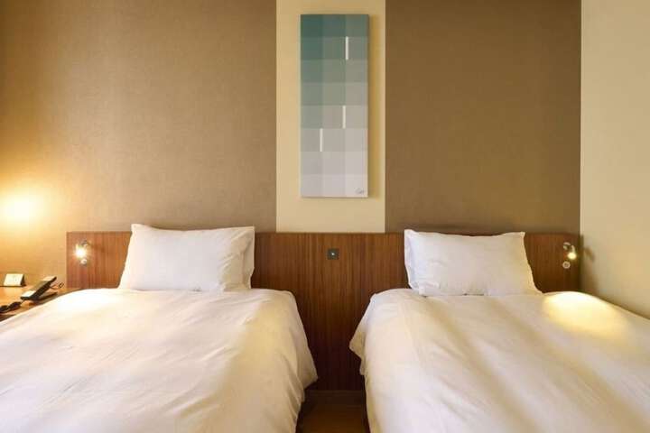 Room 27 of 127