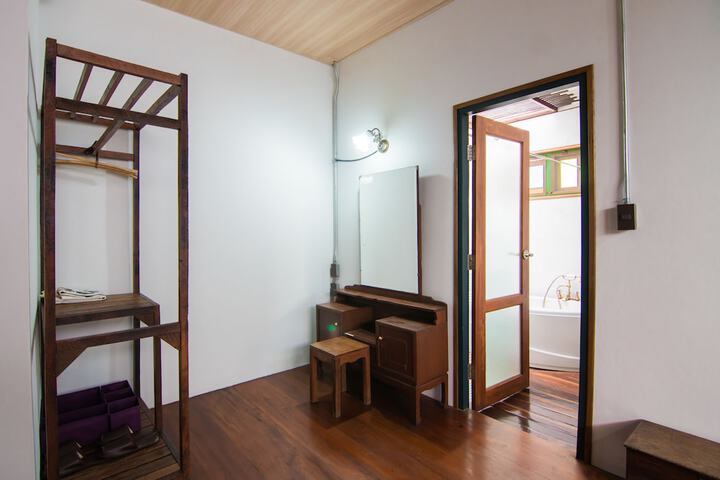 Room 25 of 58
