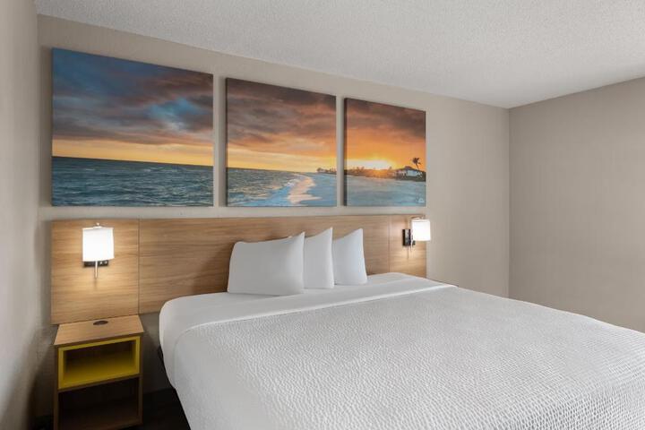 1 King Bed (9 of 16)