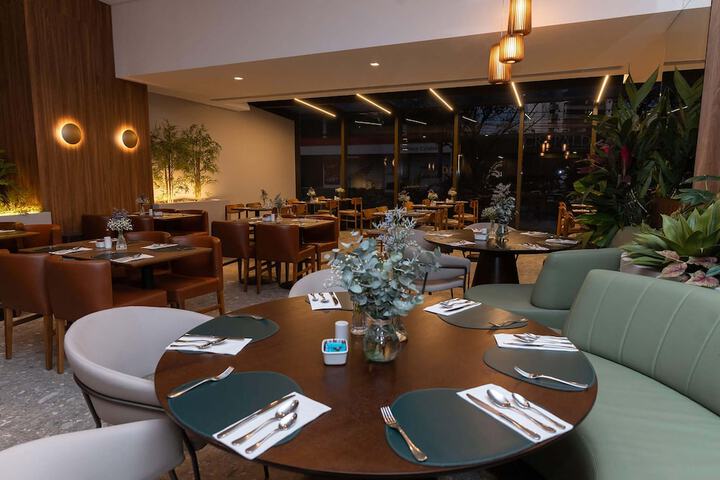Dining 52 of 96