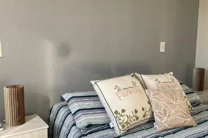 Room 5 of 12