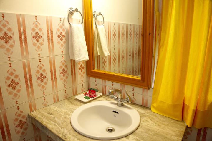 Room 7 of 16