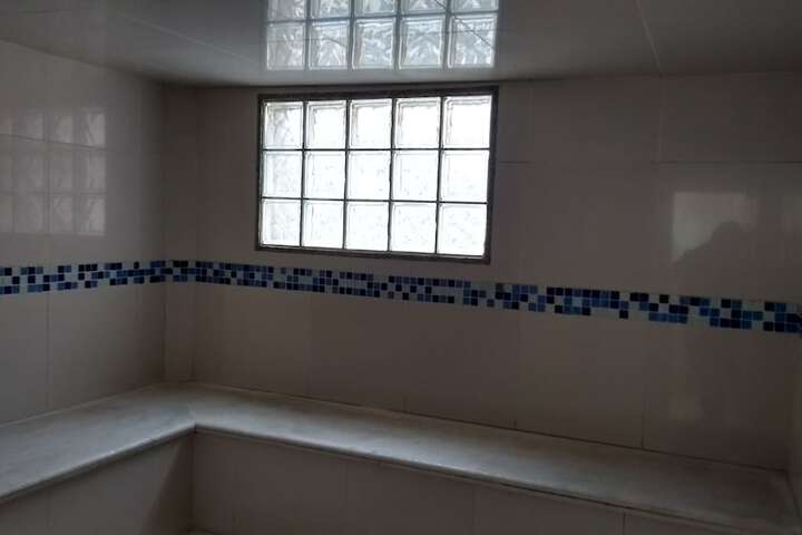 Room 105 of 198