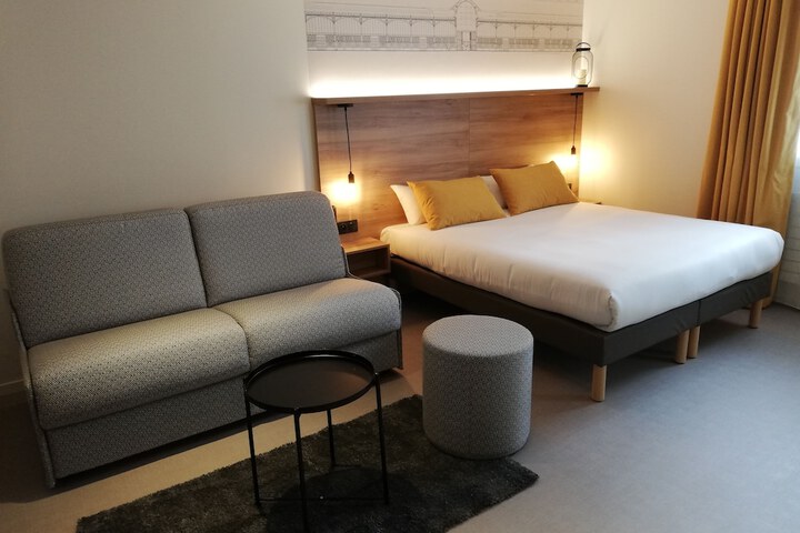 Room 11 of 48