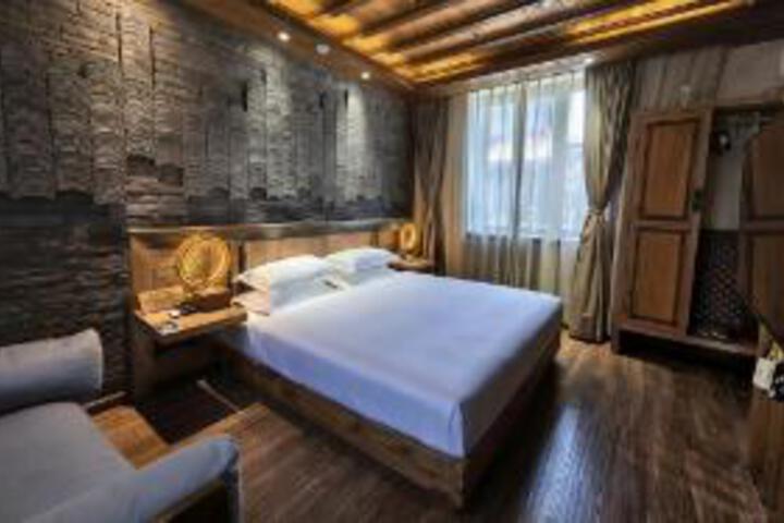 Room 9 of 10
