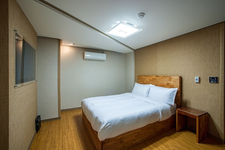 Room 15 of 22