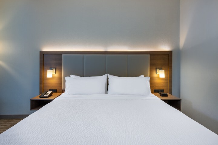 Standard King Bed Accessible (14 of 23)