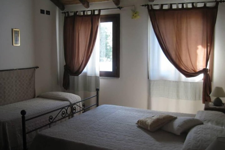 Room 6 of 34