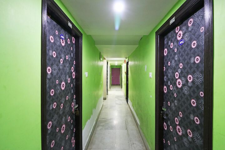 Ballroom/Hall 27 of 30