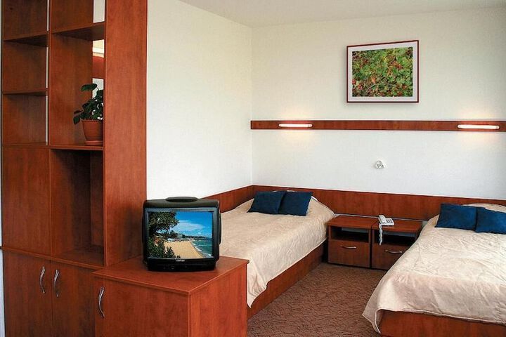 Room 3 of 10
