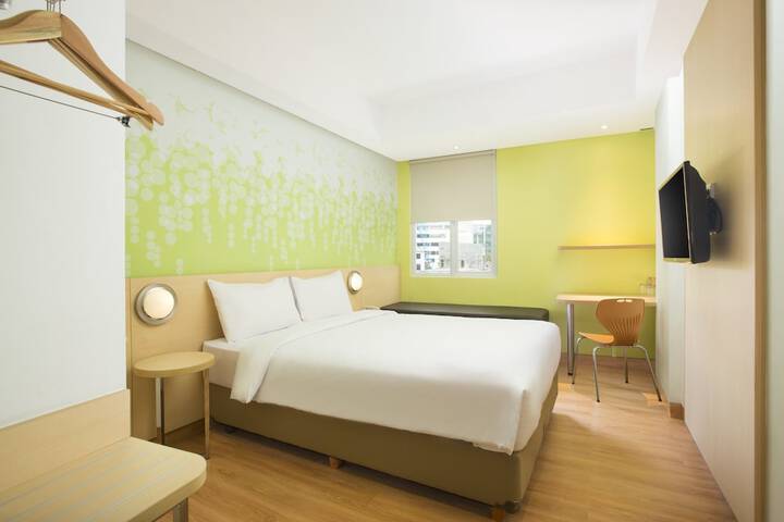 Room 7 of 32
