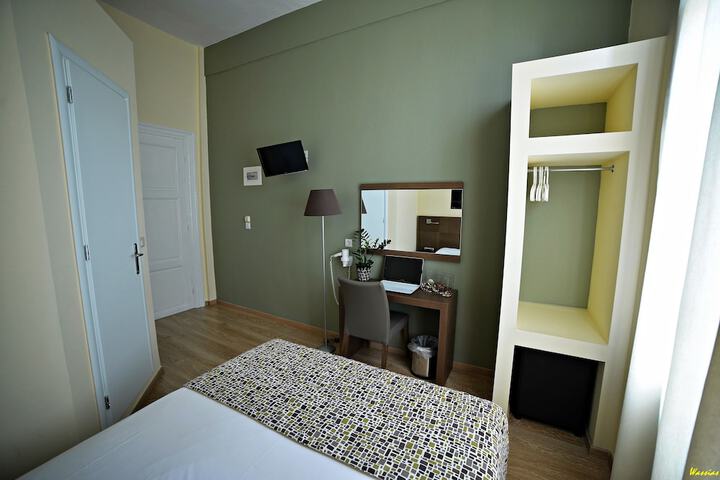Room 4 of 43