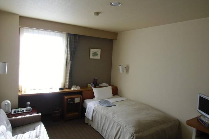 Room 9 of 16