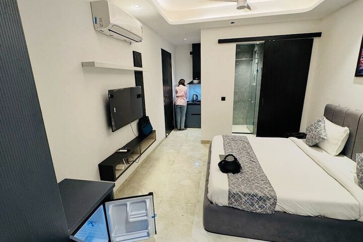 Room 8 of 32